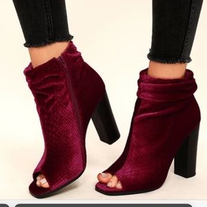 BRAND NEW - never worn Bootie